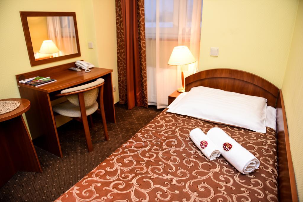 Hotel Wityng Ślesin 客房 照片